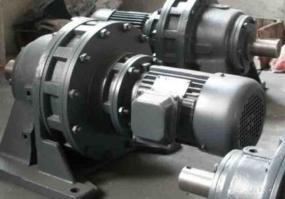 供應(yīng)R137/RF137系列斜齒輪減速機——高效傳動的核心解決方案